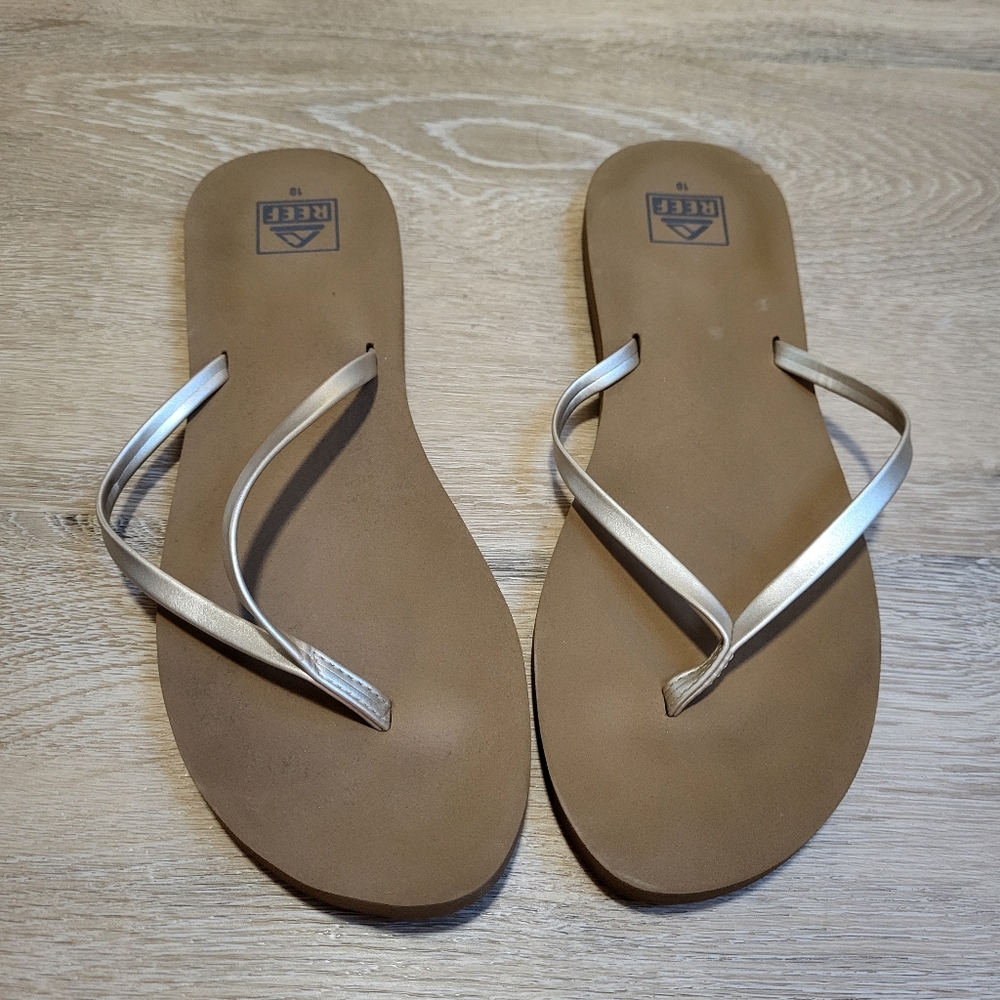 5/$20 Reef Women's champagne gold Flip Flops 10